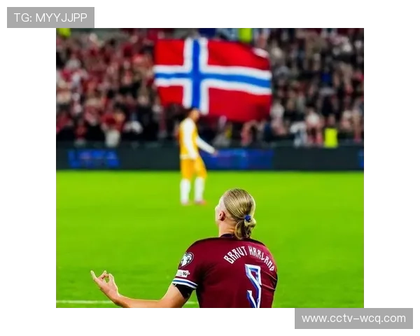 意大利对阵挪威,场外球迷悬挂“曼奇尼,回来吧”标语