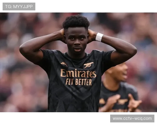 萨卡右路突破造点,厄德高主罚命中扳平比分