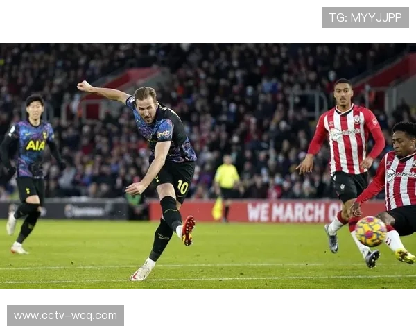 法兰克福3-0门兴布朗阿迈莫尼克瑙夫各入一球,主场完胜