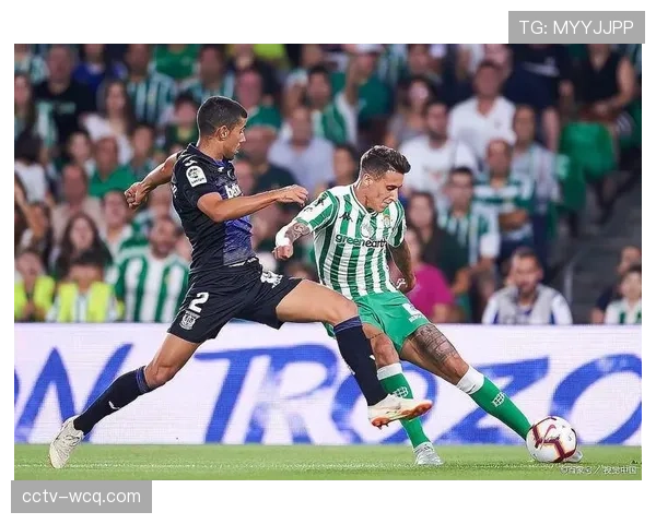 现场报道:皇家贝蒂斯在比赛第60分钟后主动回收阵型,降低高位压迫强度 现场报道:皇家贝蒂斯在比赛第60分钟后主动回收阵型,降低高位压迫强度